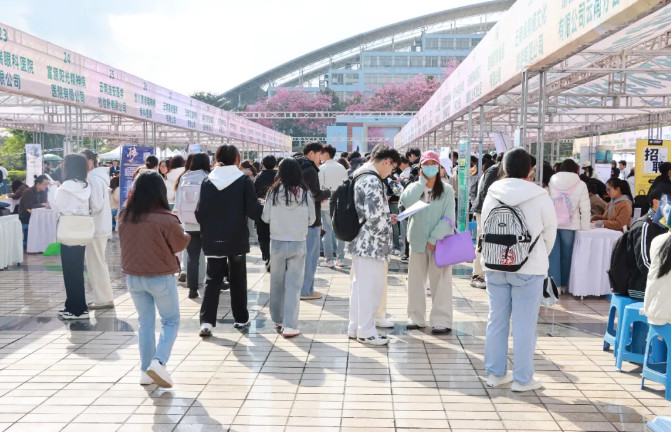 滇西专场招聘会现状展示